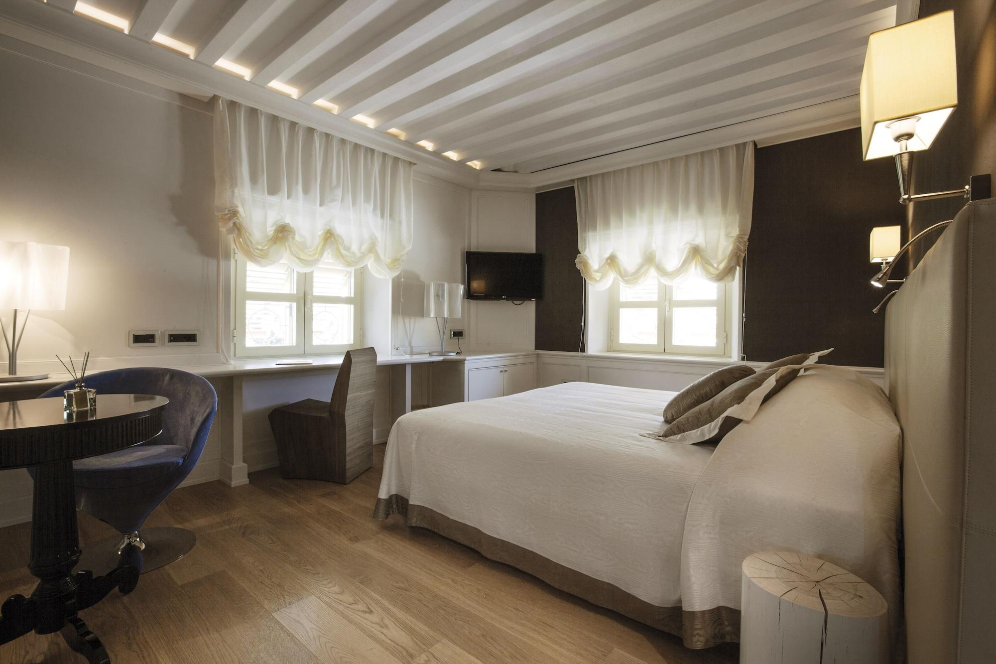 Albergo Celide ลุคคา ภายนอก รูปภาพ