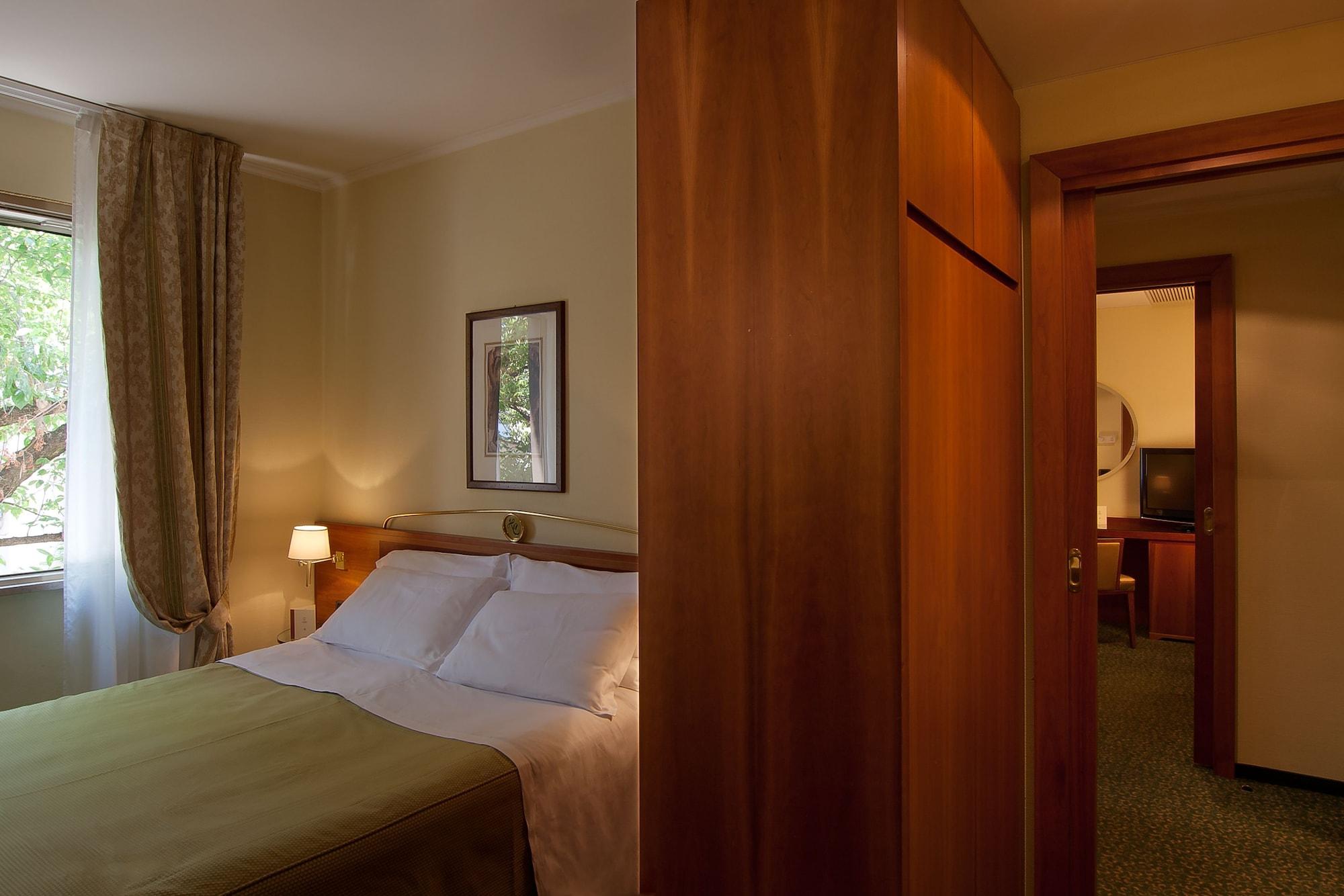 Albergo Celide ลุคคา ภายนอก รูปภาพ