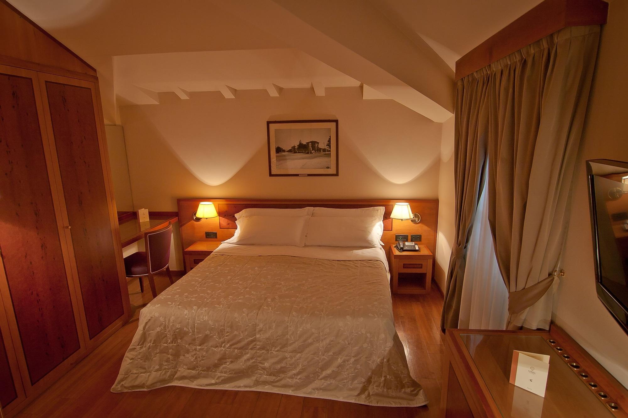 Albergo Celide ลุคคา ภายนอก รูปภาพ