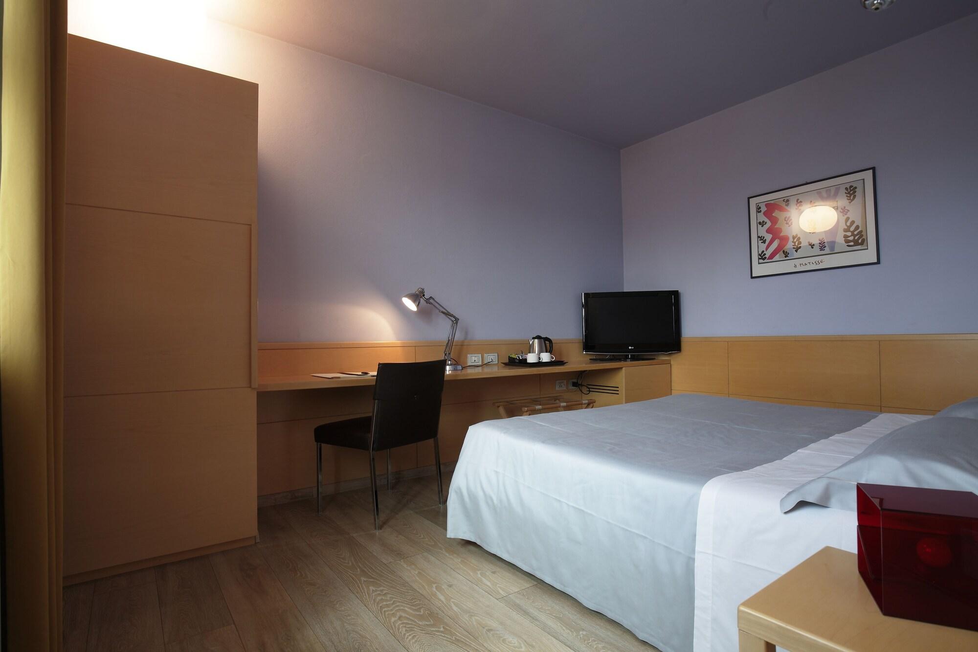 Albergo Celide ลุคคา ภายนอก รูปภาพ