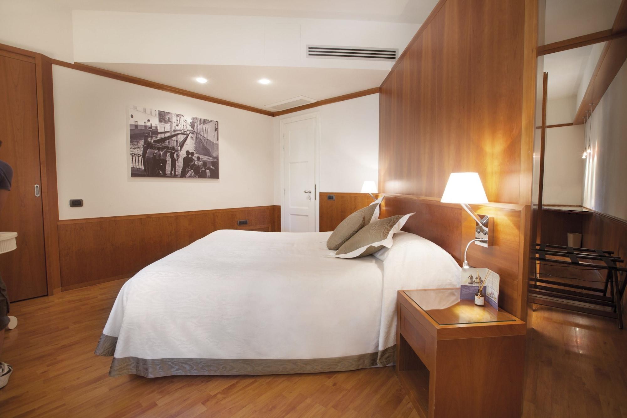 Albergo Celide ลุคคา ภายนอก รูปภาพ