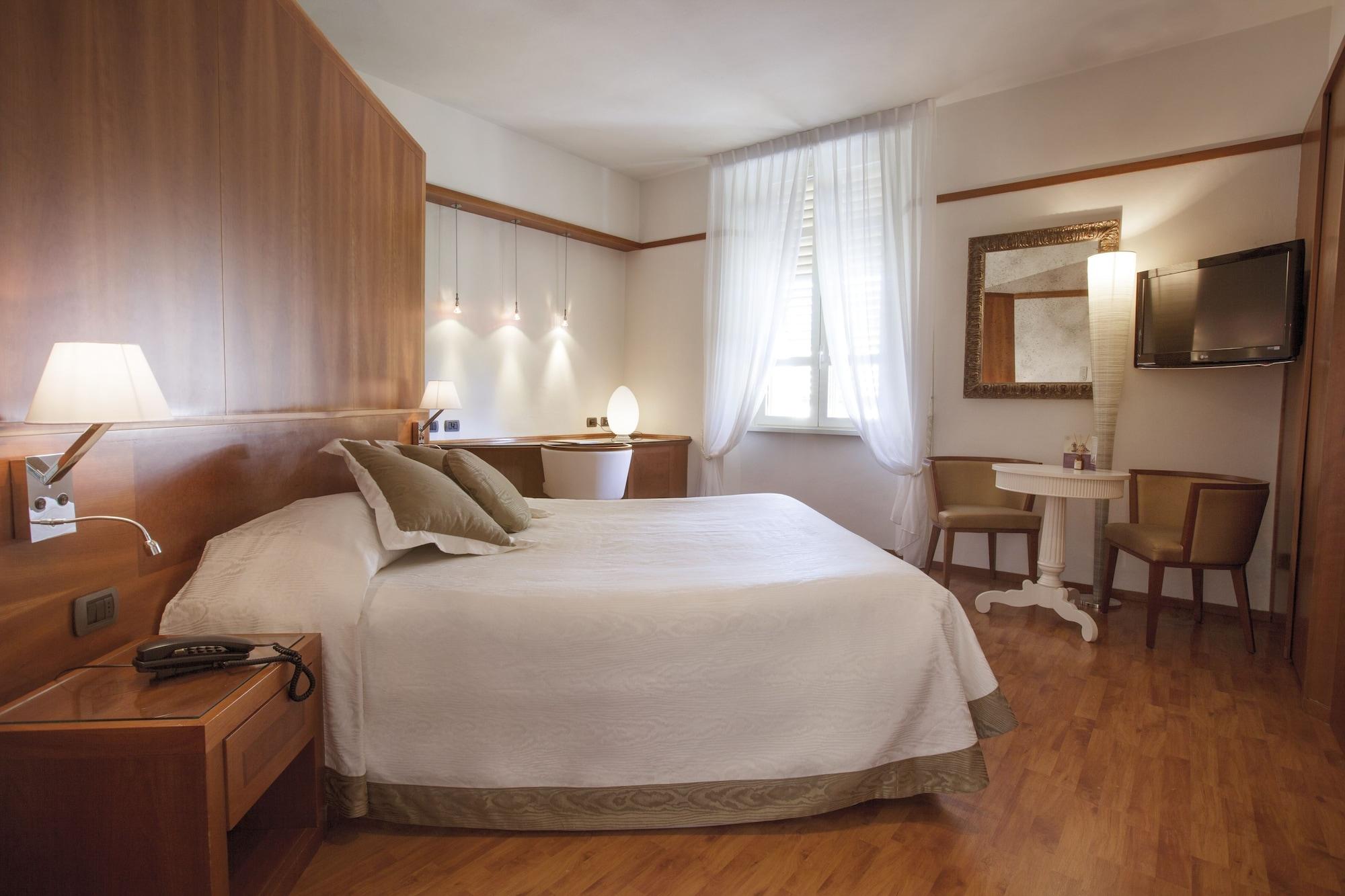 Albergo Celide ลุคคา ภายนอก รูปภาพ