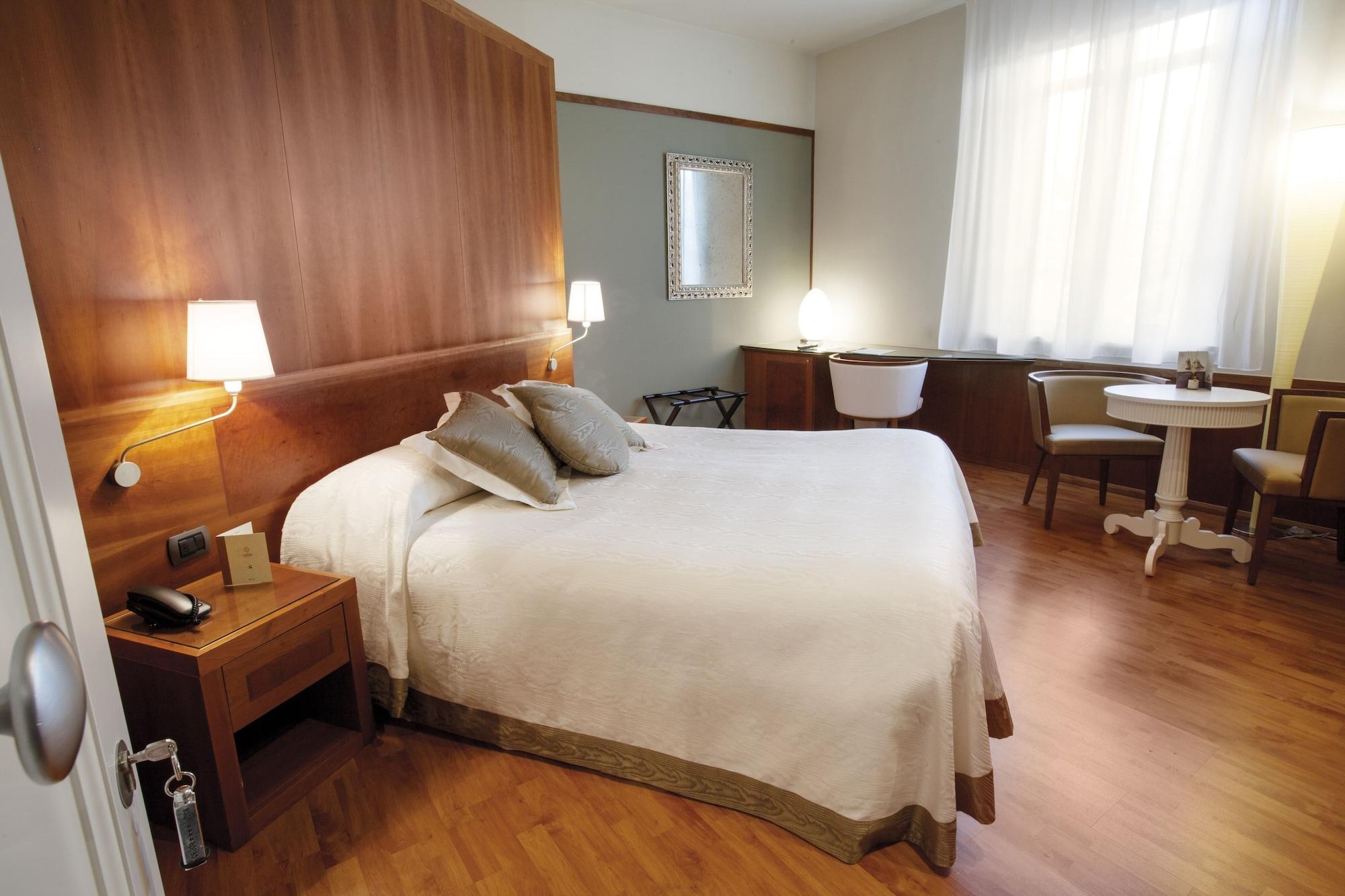 Albergo Celide ลุคคา ภายนอก รูปภาพ