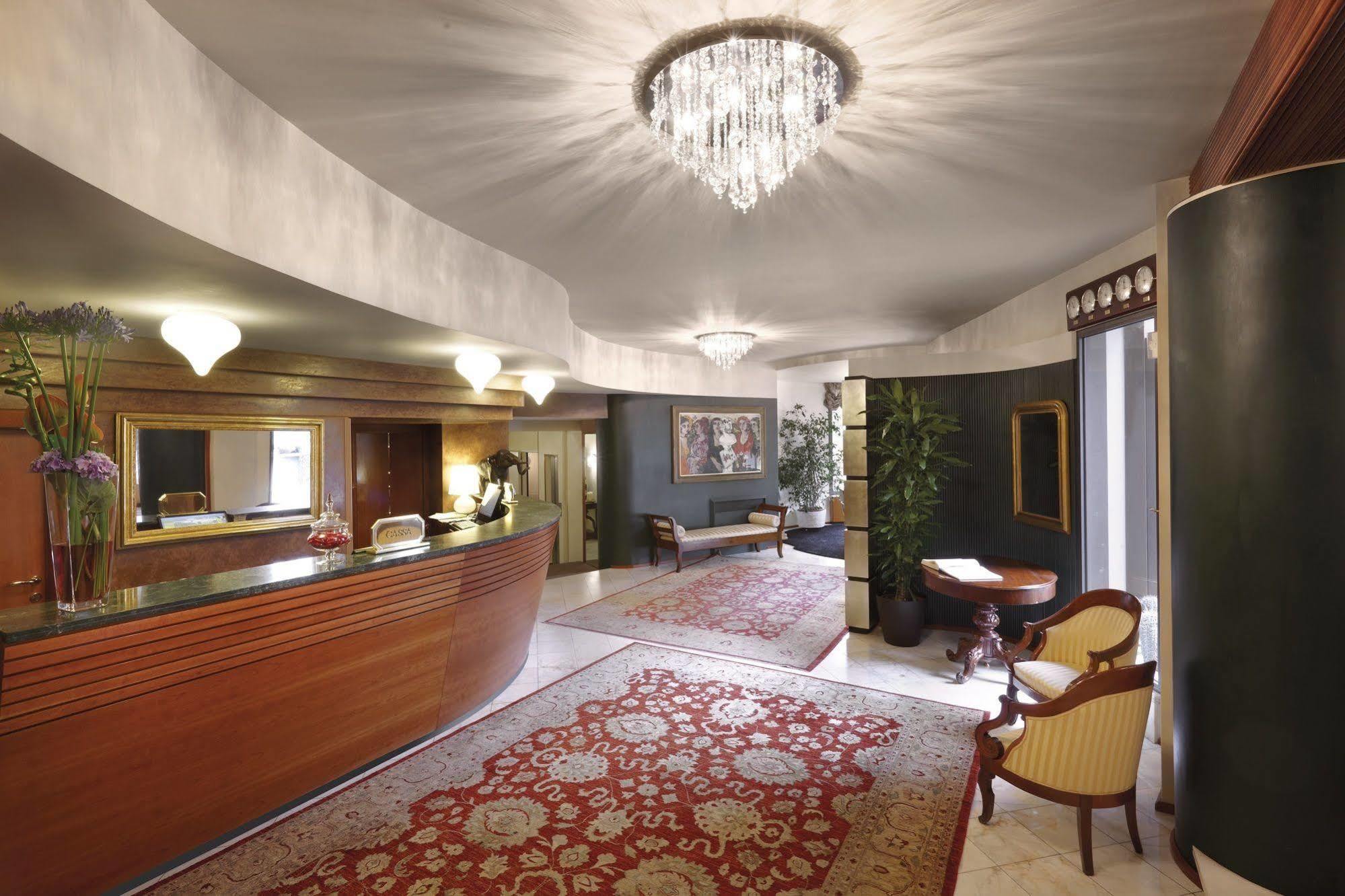 Albergo Celide ลุคคา ภายนอก รูปภาพ